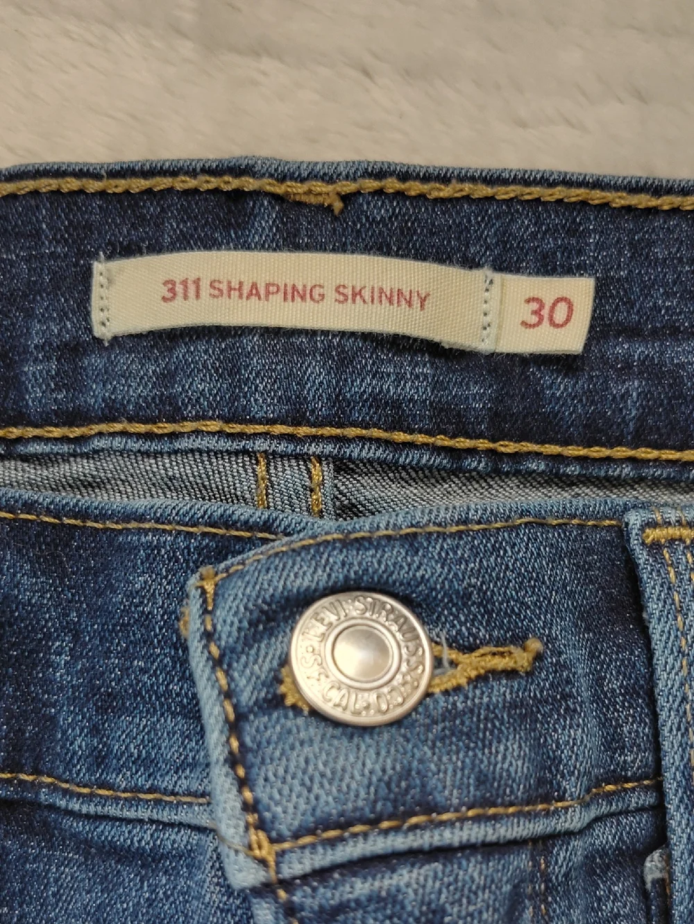 Levi's 311 Shaping Skinny Medium Wash Denim Jeans Size 30